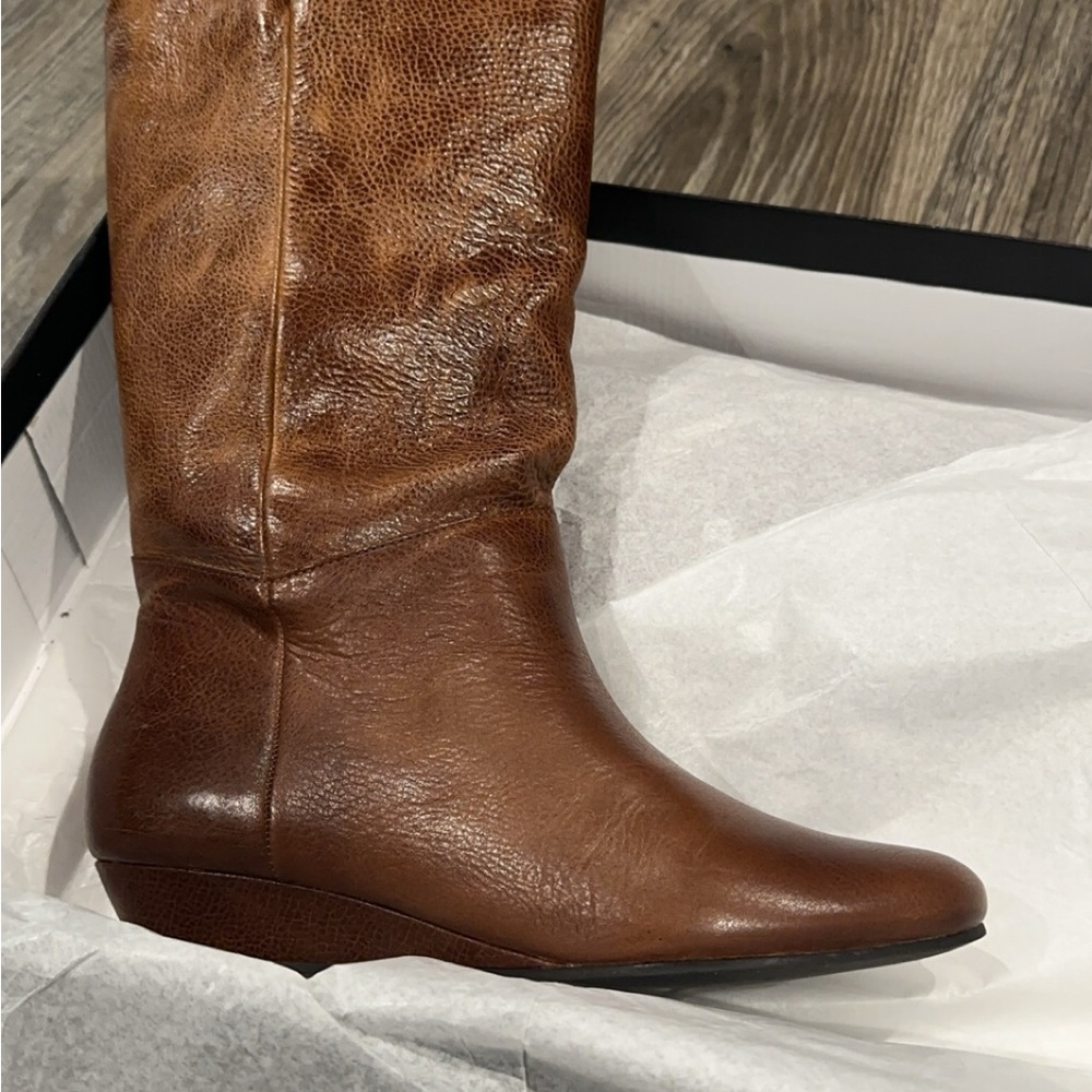 Boots - Picture 4 of 4